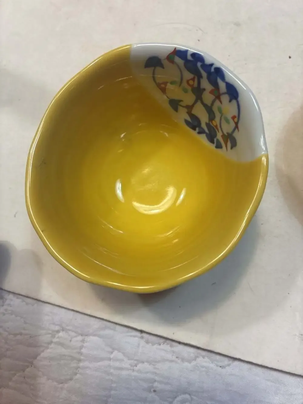 Set of 2 Japanese Porcelain Chawan Tea Bowl with Hand-Painted Floral Motif
